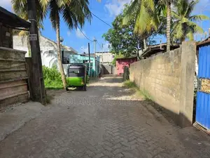 (NL872) 8 Perche Land for Sale in Wellampitiya