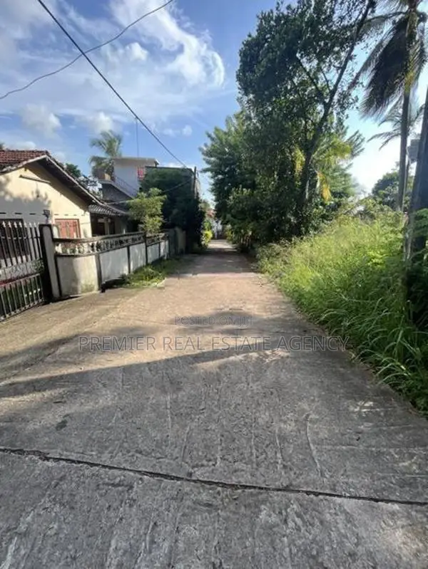 Land For Sale In Ja-Ela - 1km From The Town