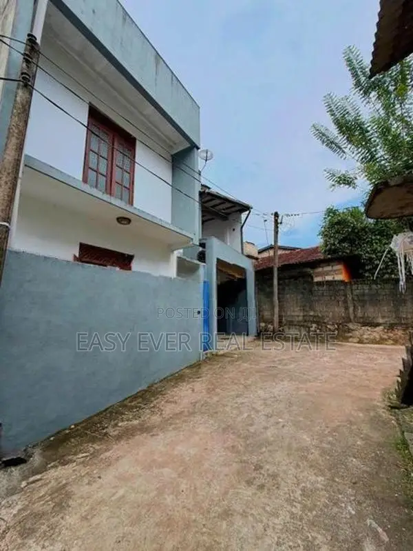 Two Story House for Sale in Athurugiriya