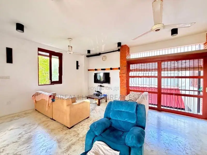 7.5 Perch Luxury House For Sale – Battaramulla