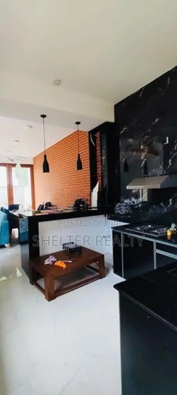Spacious 4 Bedroom house for rent in Thalawathugoda