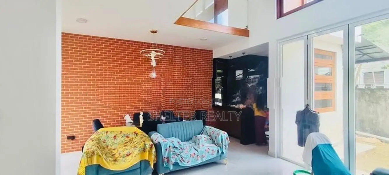 Spacious 4 Bedroom house for rent in Thalawathugoda