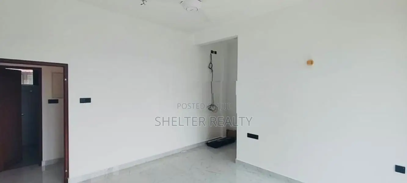 Spacious 4 Bedroom house for rent in Thalawathugoda