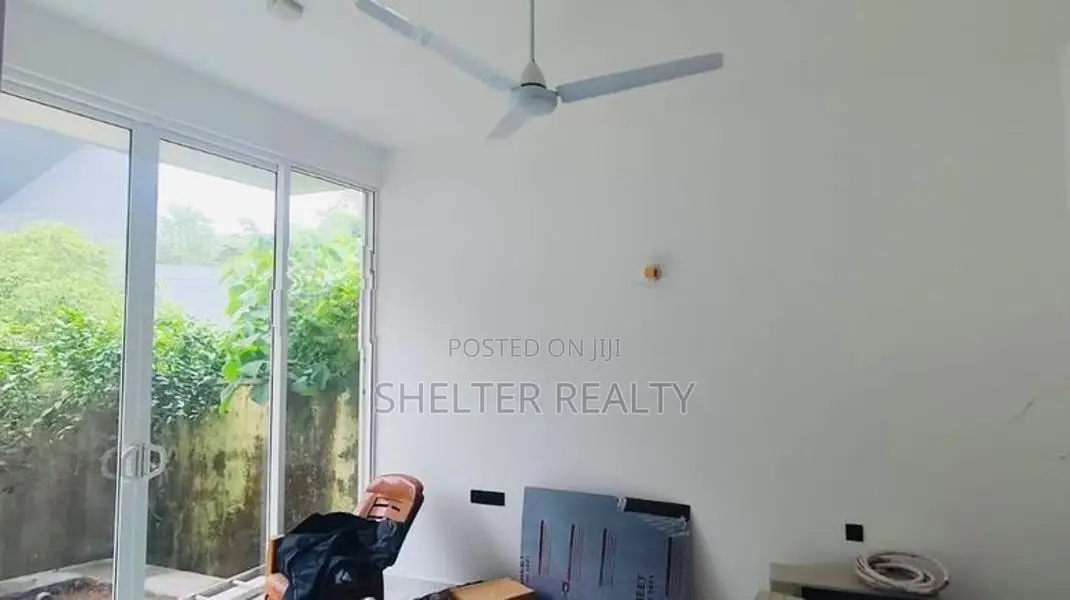 Spacious 4 Bedroom house for rent in Thalawathugoda