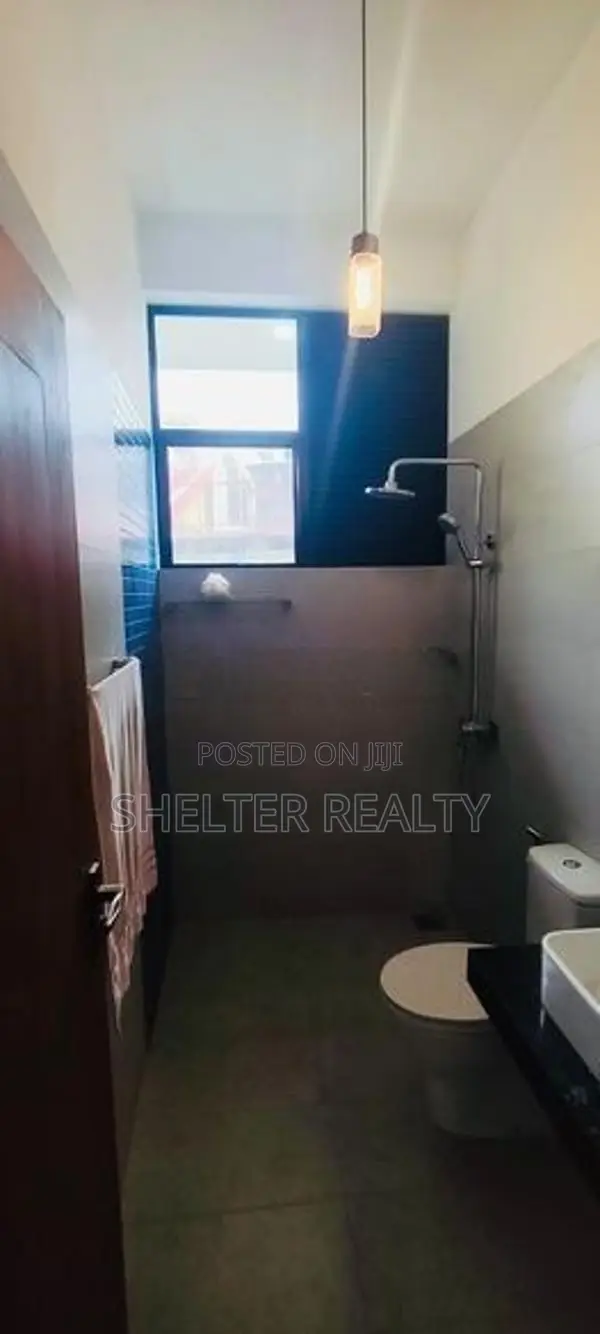 Spacious 4 Bedroom house for rent in Thalawathugoda
