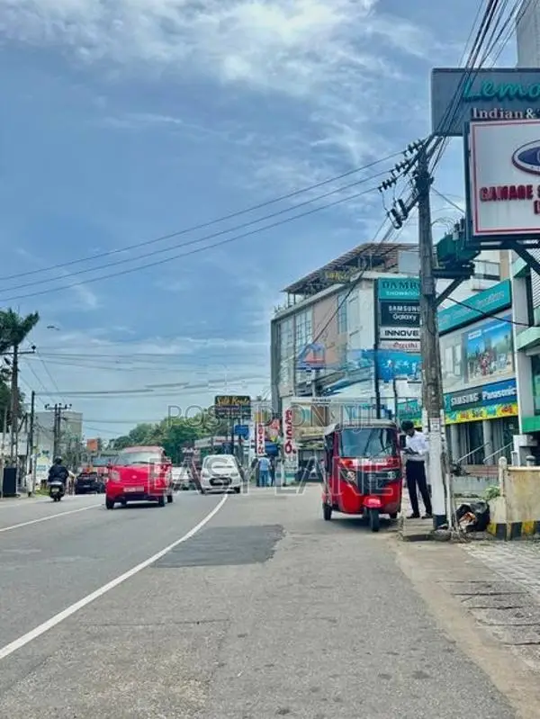 මාලඹේ නගර මද්‍යයෙන්ම හරි හතරැස් වටිනා ඉඩමක් විකිණීමට