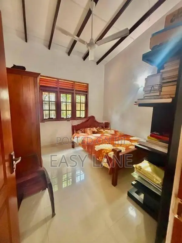 කොරතොට (අතුරුගිරිය) දෙමහල් නිවසක් විකිනීමට ඇත .