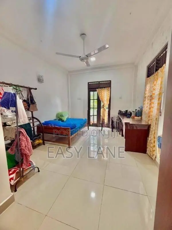 කොරතොට (අතුරුගිරිය) දෙමහල් නිවසක් විකිනීමට ඇත .