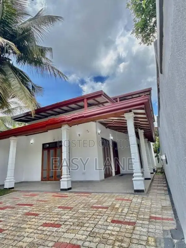 මාලඹේ රත්නාරාම පාරෙන් පදිංචි නොවූ අලුත්ම නවීන පෙනුමැති නිවස