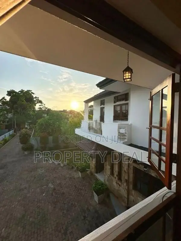 5 Bedroom House for Sale in Battaramulla - Pdh51