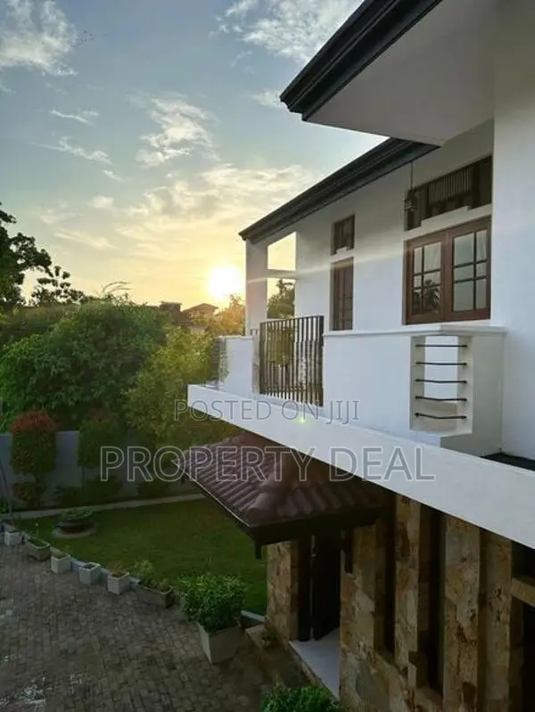 5 Bedroom House for Sale in Battaramulla - Pdh51