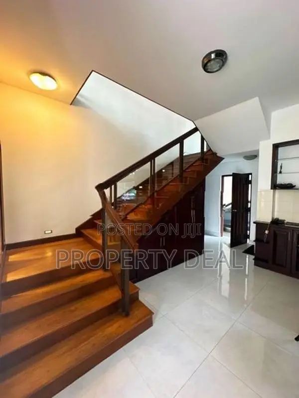 5 Bedroom House for Sale in Battaramulla - Pdh51