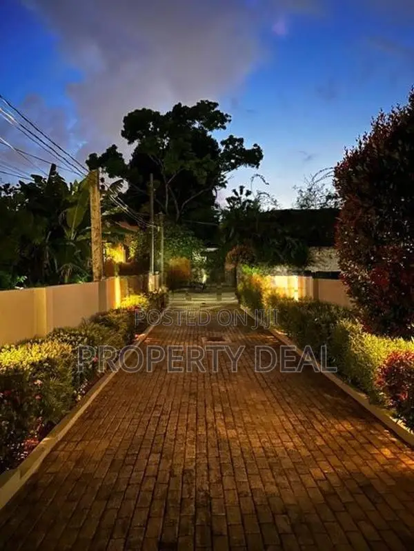 5 Bedroom House for Sale in Battaramulla - Pdh51