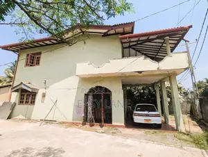 උස්වැටකෙයියාව ව්‍යාපාරික ස්ථානයක් සහ අංගසම්පූර්ණ නිවාස 2ක් විකිණීමට