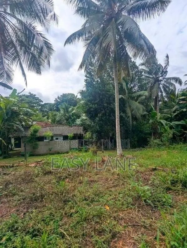 වේයන්ගොඩ කීනවල පර්චස් 40 ක බිම් කොටසක් කොටස් විකිණීමට