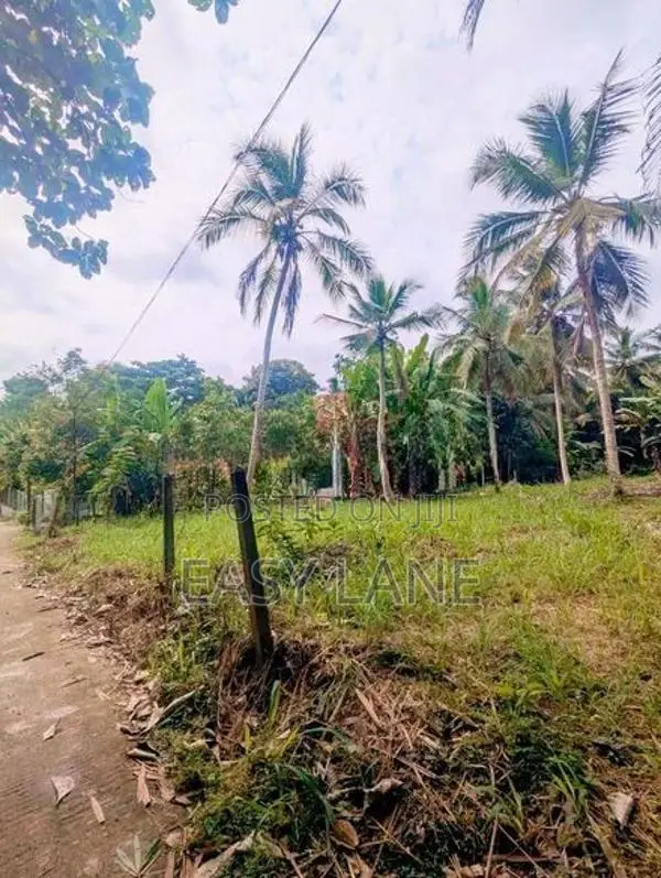 වේයන්ගොඩ කීනවල පර්චස් 40 ක බිම් කොටසක් කොටස් විකිණීමට