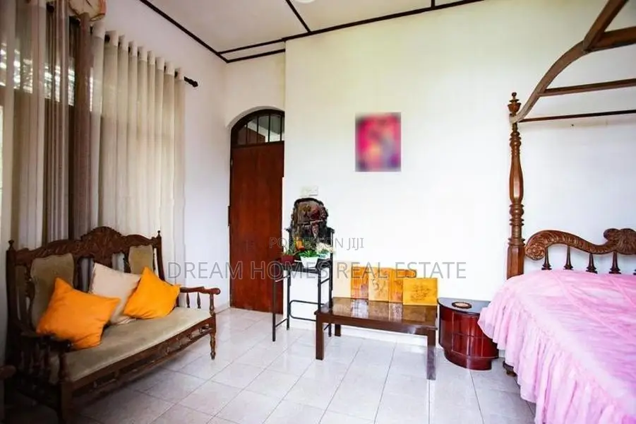 7-Bedroom House with Annex for Sale in Nugegoda