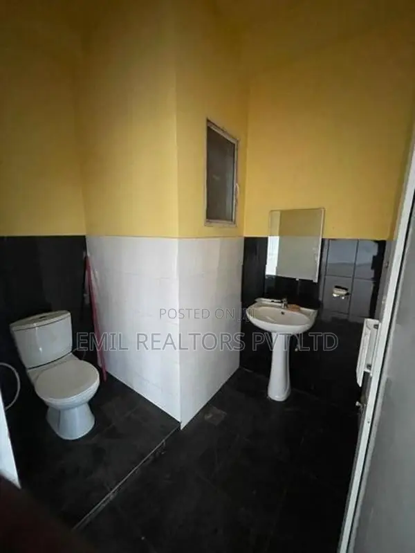 5-Storey Commercial Property for Rent in Koswatta (EM015CK)