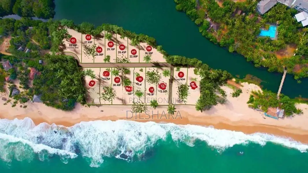 තලල්ල සංචාරක වෙරල තිරයෙන් ඉඩමක්
