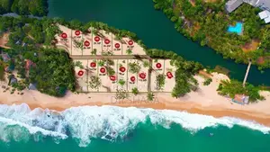 තලල්ල සංචාරක වෙරල තිරයෙන් ඉඩමක්