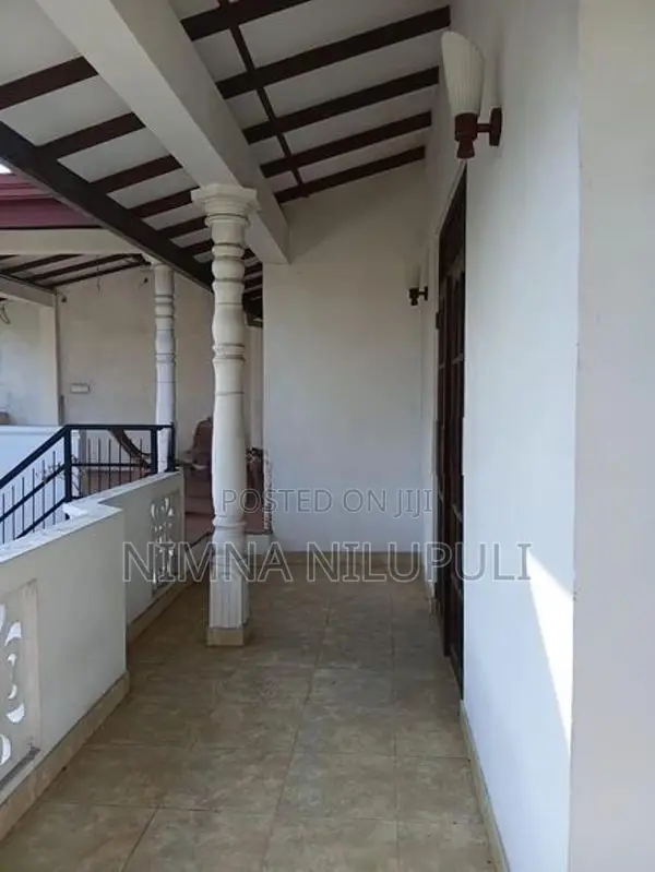 මබෝලේ, වත්තල දෙමහල් නිවස විකිණීමට ඇත