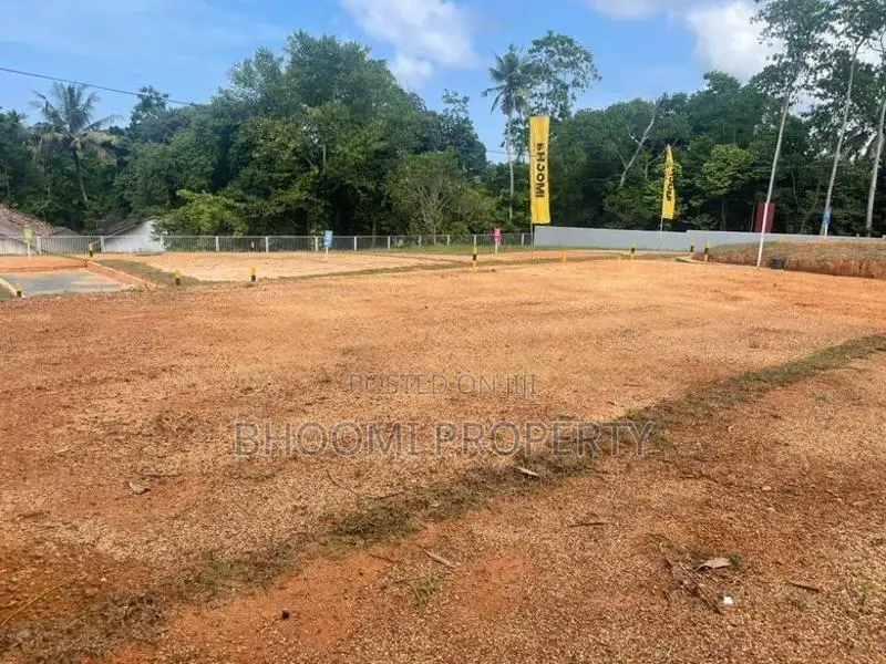 කරාපිටිය බ්‍රවුන්ස් පාරෙන් බිම්කොටසක්