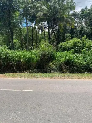 මොනරාගල මූලික රෝහල හා නගරයට යාබදම ඉඩමක්
