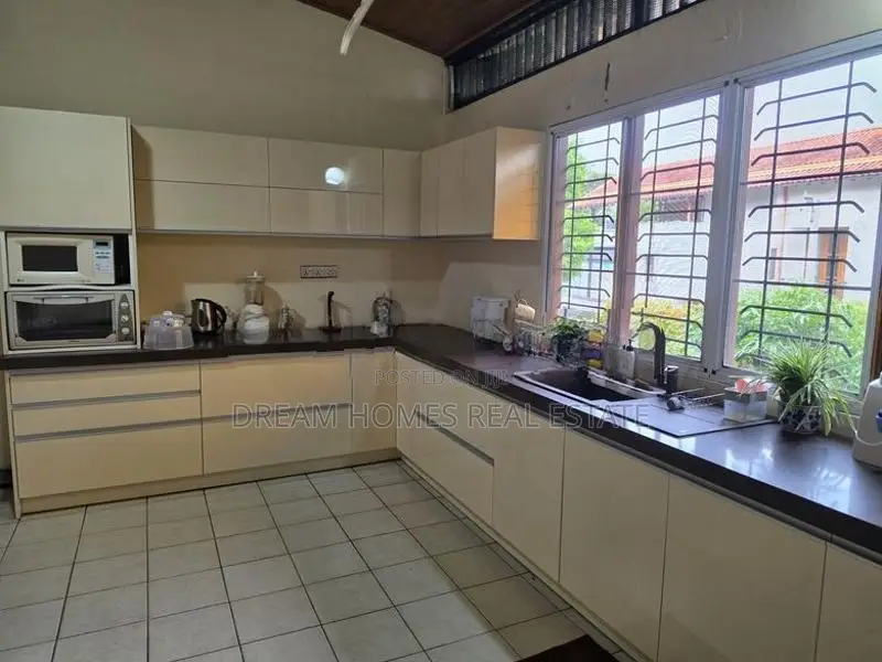 High Residence Luxury Furnished Upstair - Jawatta Rd In Colombo 5
