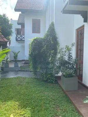Luxury Villa With Swimming Pool For Sale In Nawala