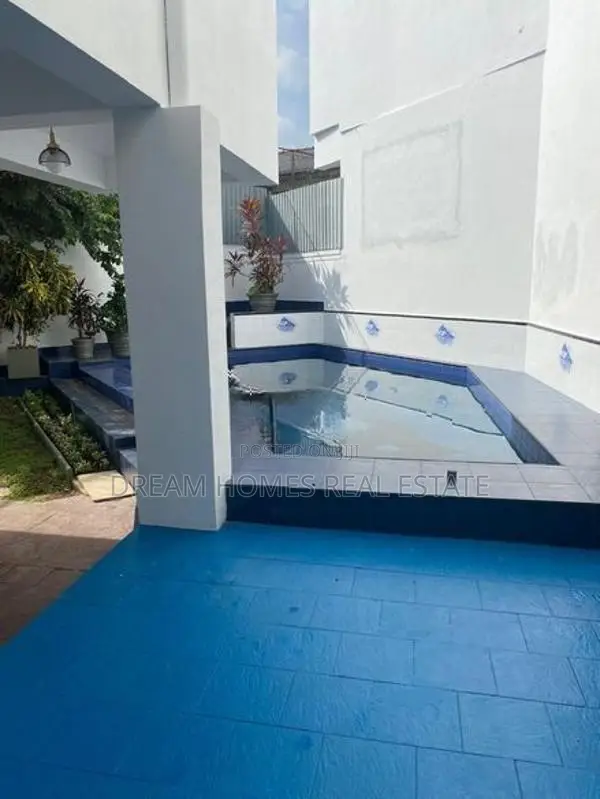 Luxury Villa With Swimming Pool For Sale In Nawala