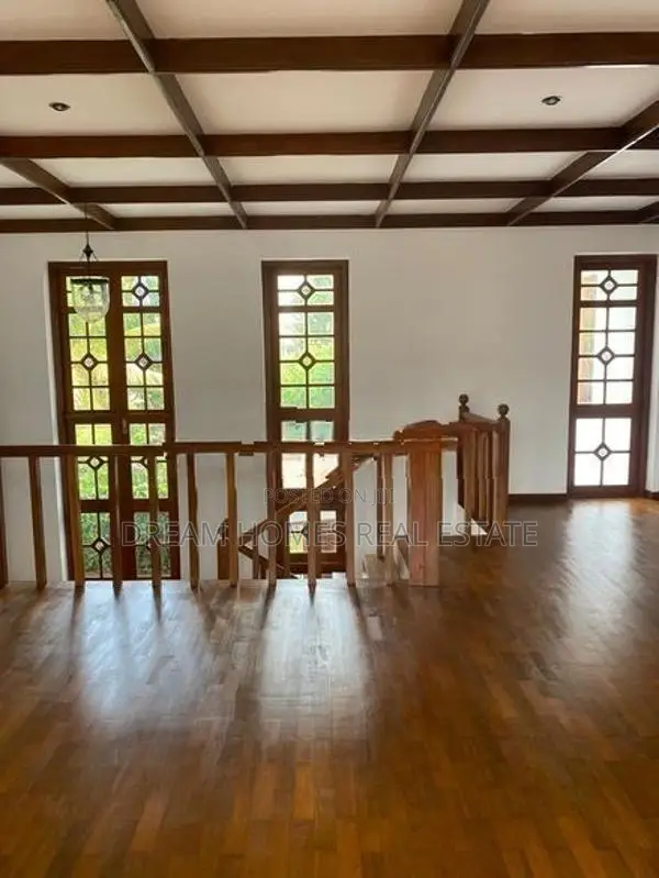 Luxury Villa With Swimming Pool For Sale In Nawala