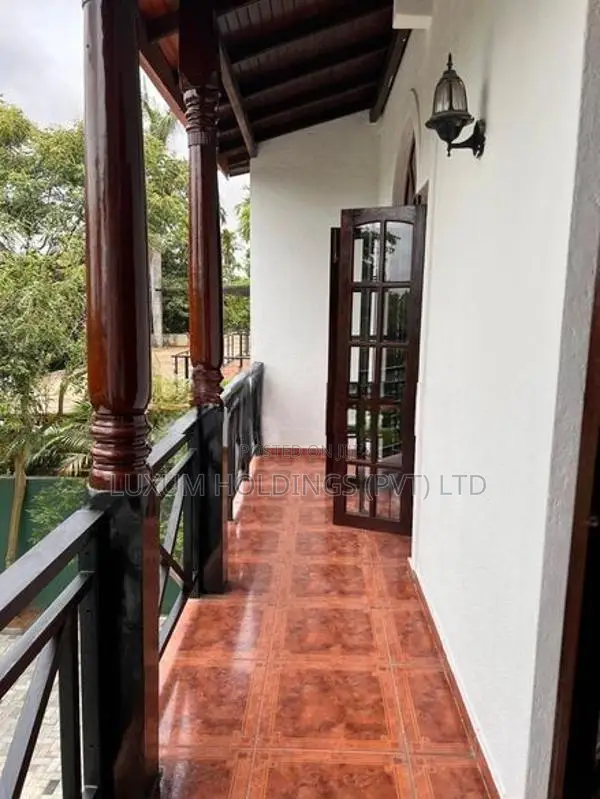 Luxury House for Rent Off Gateway College Nawala [ 2334 C ]