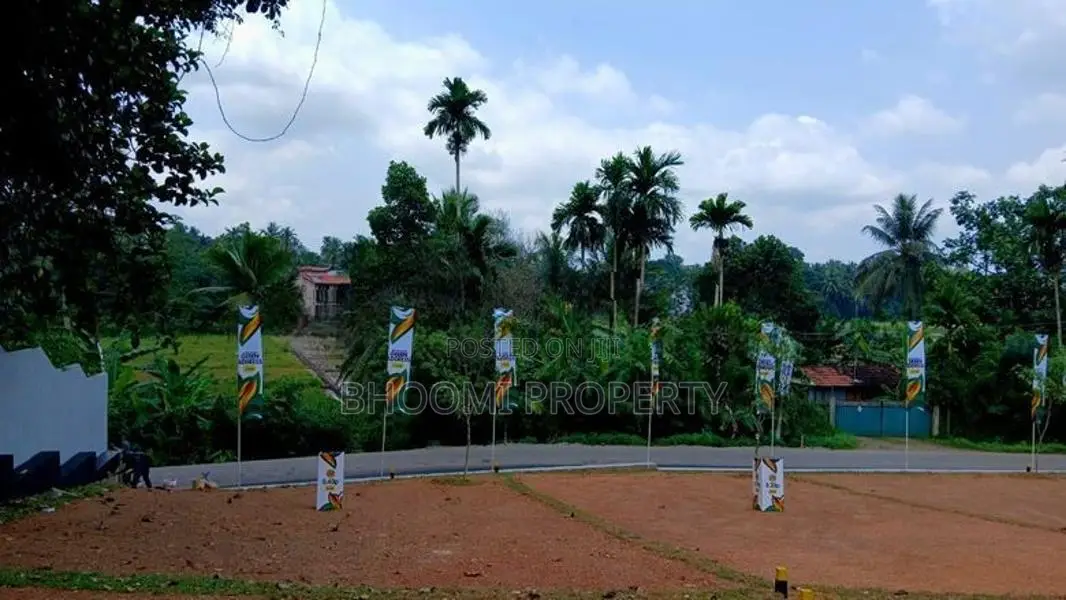 Your Dream Land Awaits IN Homagama Twon