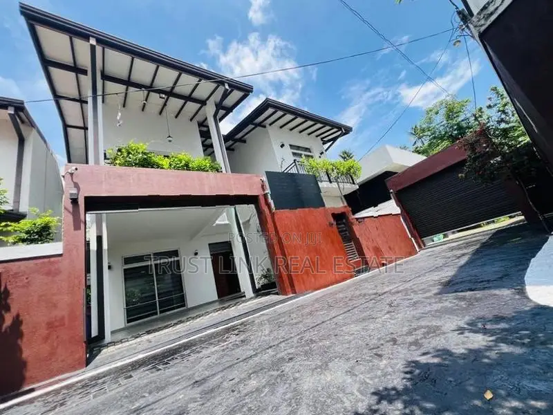 House For Sale In Miriswatta