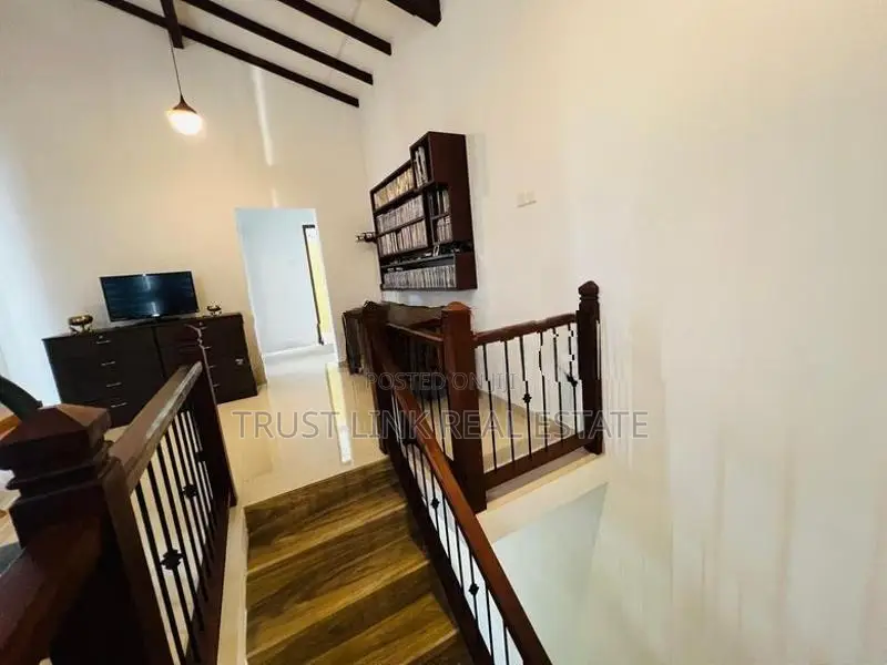 House For Sale In Miriswatta