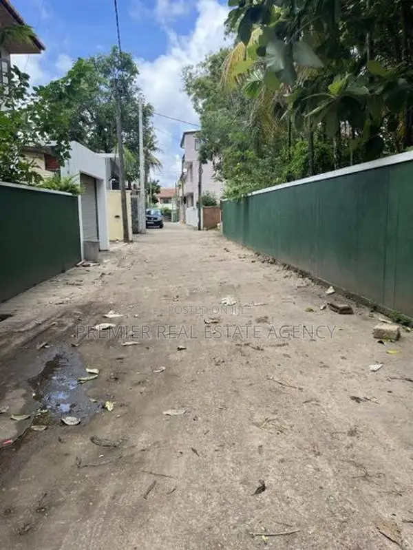 Land For Sale In Nugegoda With 2 Houses Included. Perfect