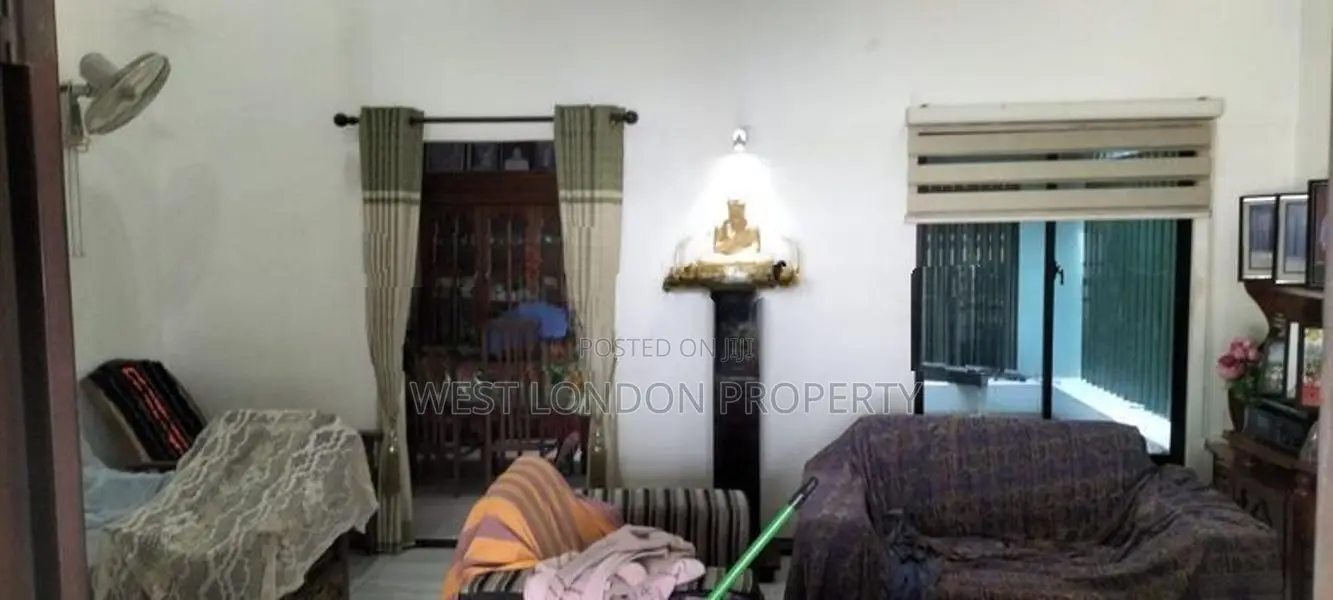 Kaduwela- Commercial Building with House for Sale