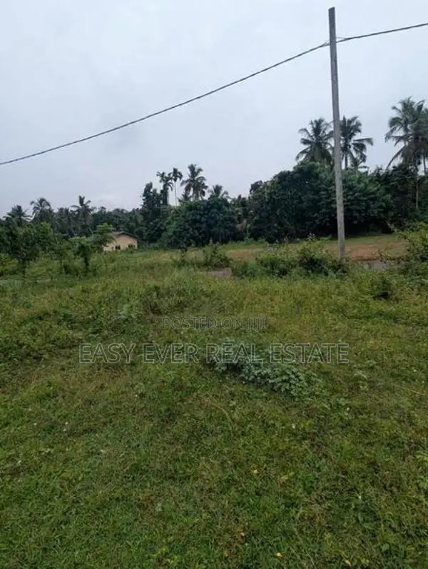 කළුඅග්ගල , ගිණිදම්මන පර්චස් 12.7 /12.5 කොටස් දෙකක්