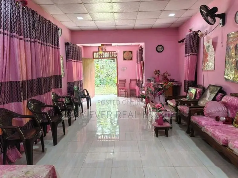 වේයන්ගොඩ – මල්හැව ඉඩම සමඟ නිවසක්