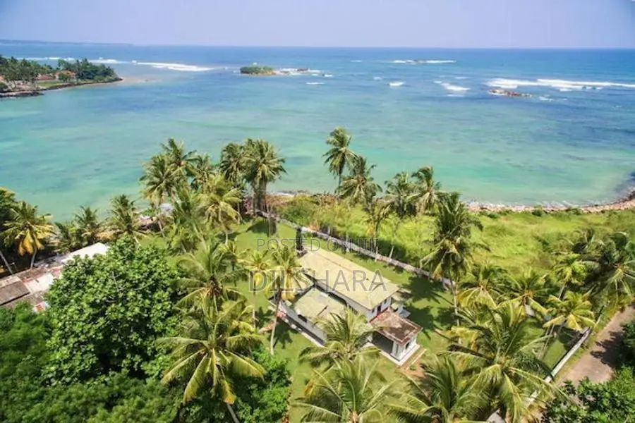 දික්වැල්ල සංචාරක කලාපයේ ඉඩමක්