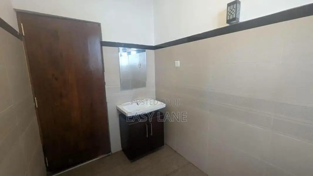 House For Sale In Athurugiriya Town ,
