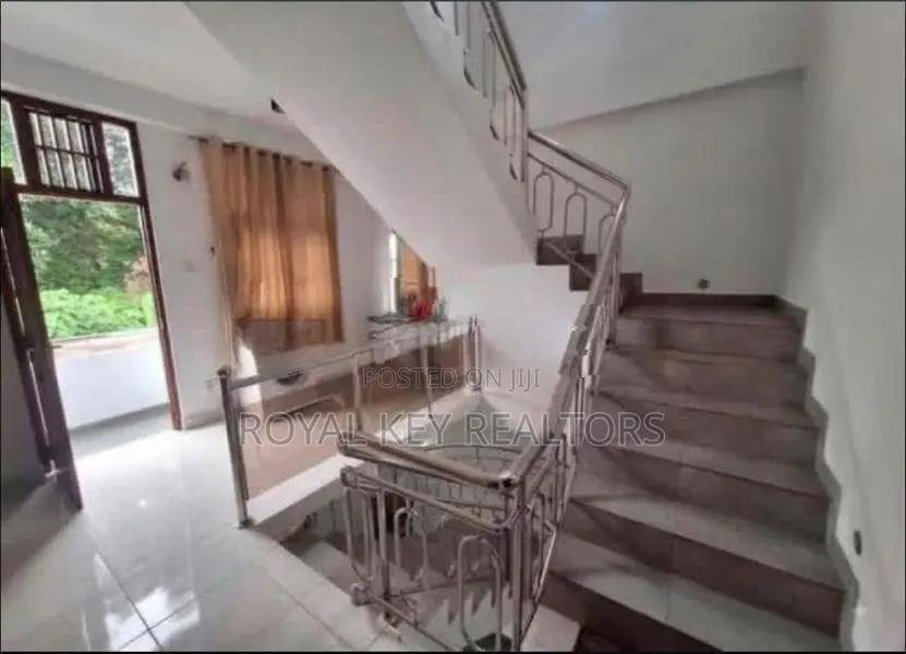04 Bedroom -Unfurnished House For Sale In Kotte
