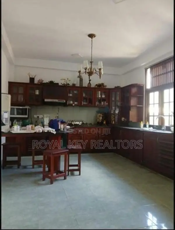 04 Bedroom -Unfurnished House For Sale In Kotte