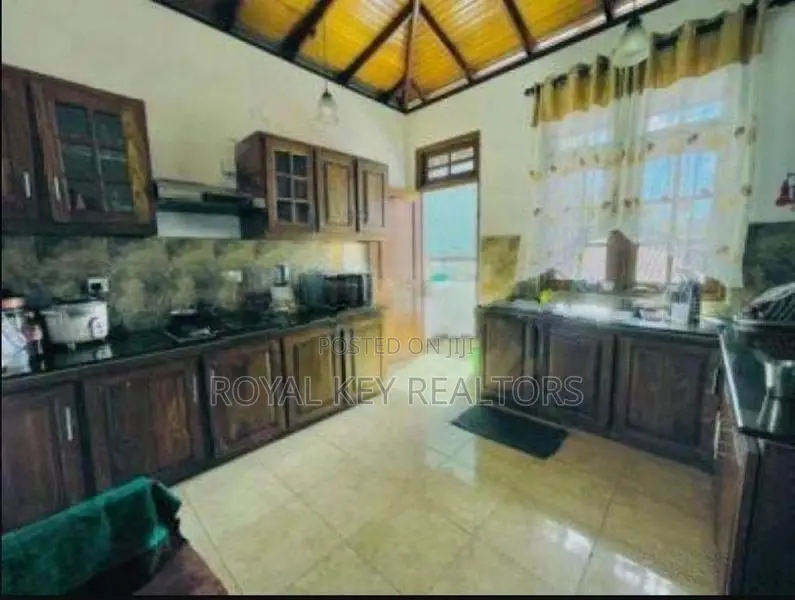 05 Bedroom -Unfurnished House For Sale In Kiribathgoda