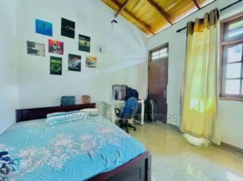 05 Bedroom -Unfurnished House For Sale In Kiribathgoda