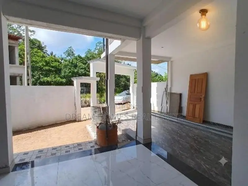 මාලඹේ පාරෙන් නවීන නිවසක් විකිණීමට කොට්ටාව