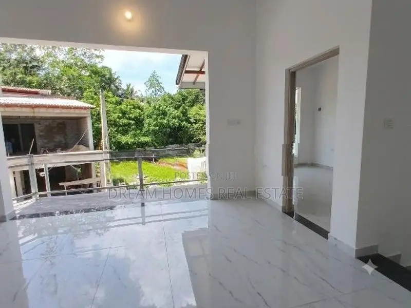 මාලඹේ පාරෙන් නවීන නිවසක් විකිණීමට කොට්ටාව