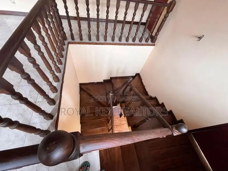 03 Bedroom -Furnished House For Rent In Colombo 04