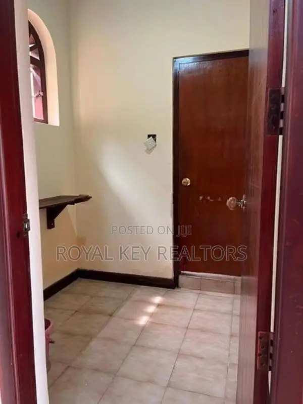 03 Bedroom -Furnished House For Rent In Colombo 04