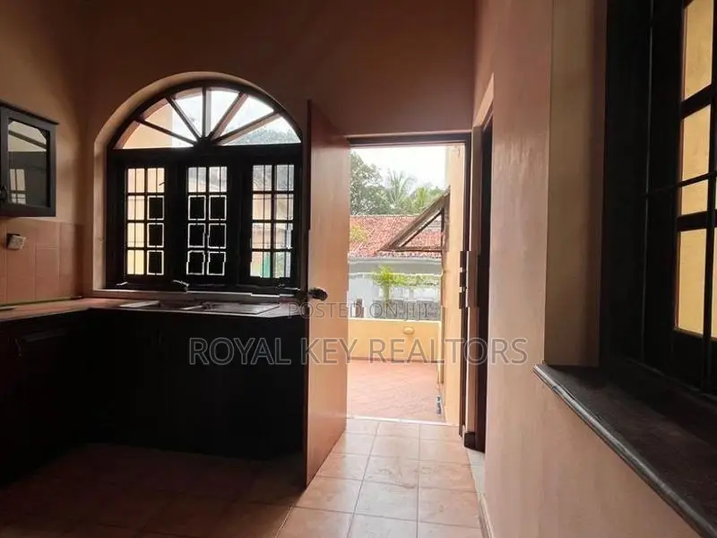 03 Bedroom -Furnished House For Rent In Colombo 04